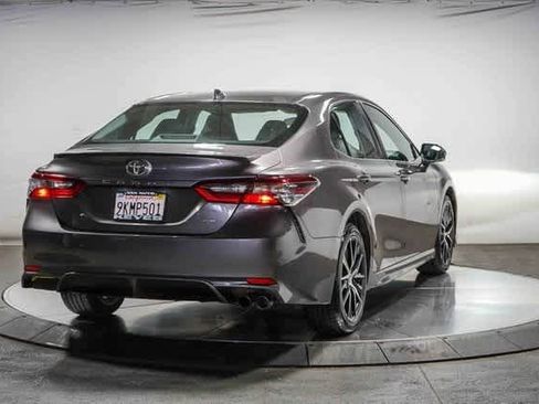 Certified 2022 Toyota Camry SE image 6