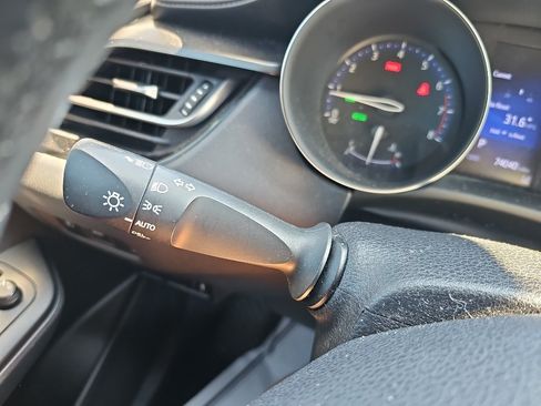 Used 2018 Toyota C-HR XLE FWD image 25