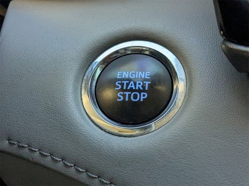 Used 2022 Toyota Highlander XLE image 29