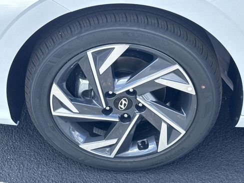 New 2025 Hyundai Elantra Sport image 11