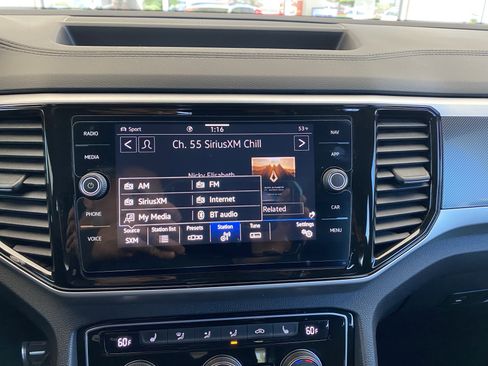 Used 2022 Volkswagen Atlas Cross Sport SEL R-Line AWD/4WD image 29