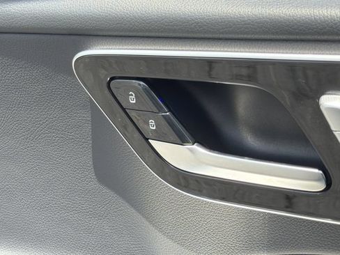 Used 2025 Mercedes-Benz C 300 Sedan image 21