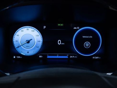 Used 2022 Hyundai Santa Fe Calligraphy FWD image 2