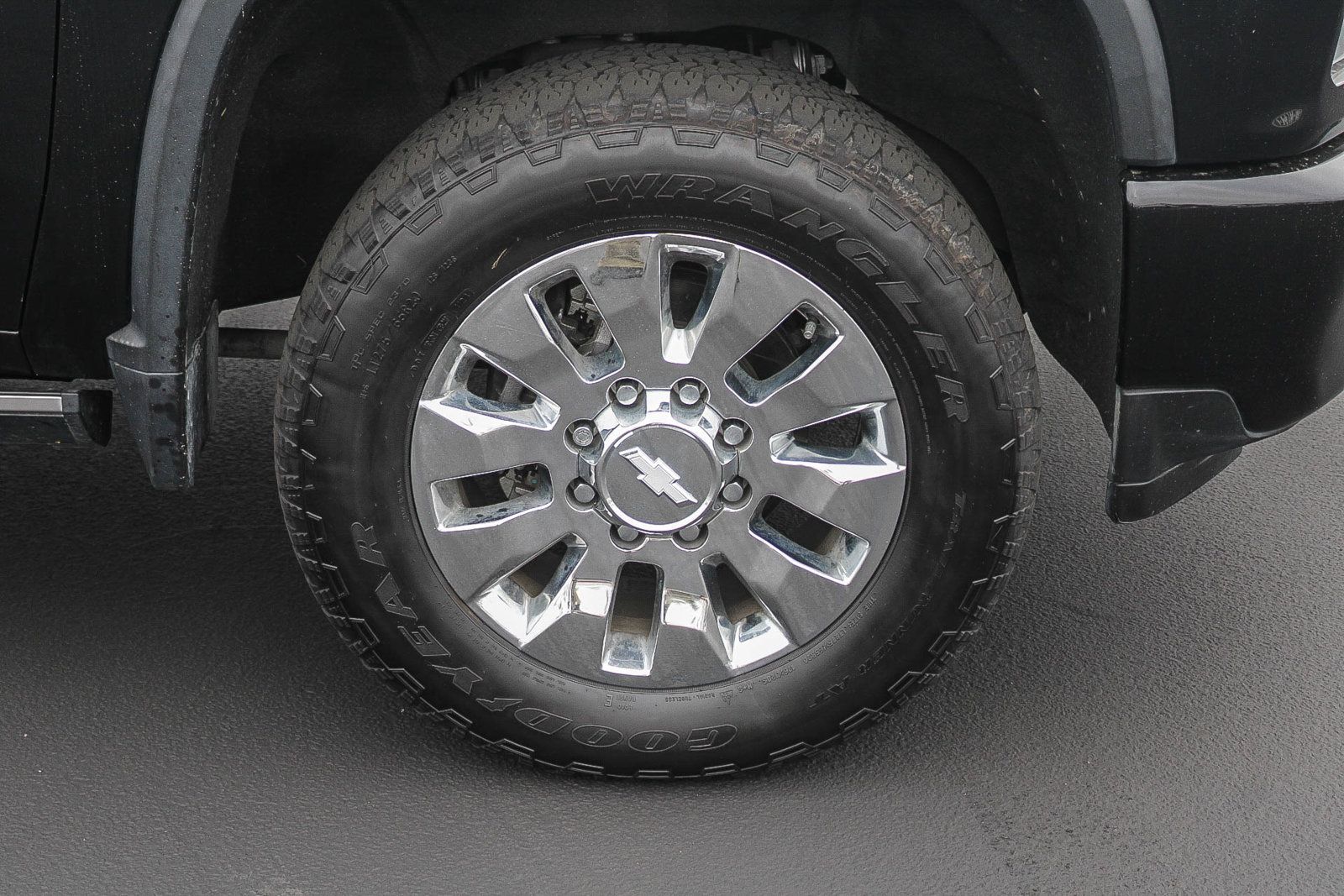 Used 2023 Chevrolet Silverado 2500 High Country w/ LPO, Hitch Package AWD/4WD image 9