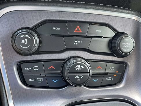 Used 2015 Dodge Challenger SXT RWD image 15