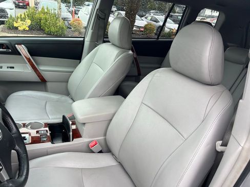 Used 2012 Toyota Highlander Limited w/ Tow Pkg image 13