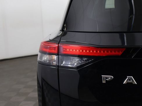 Used 2024 Nissan Pathfinder S image 13