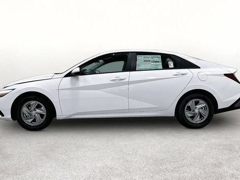 Used 2026 Hyundai Elantra SE FWD image 7