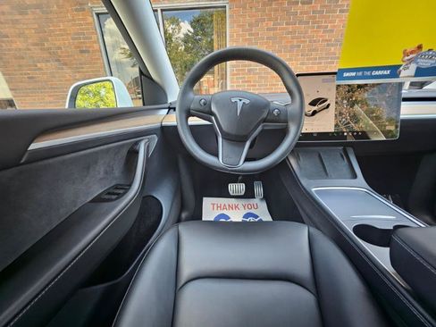 Used 2024 Tesla Model Y Performance AWD/4WD image 4
