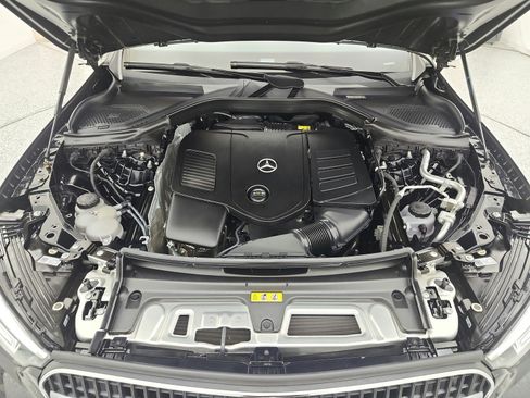 Used 2024 Mercedes-Benz GLC 300 4MATIC image 17