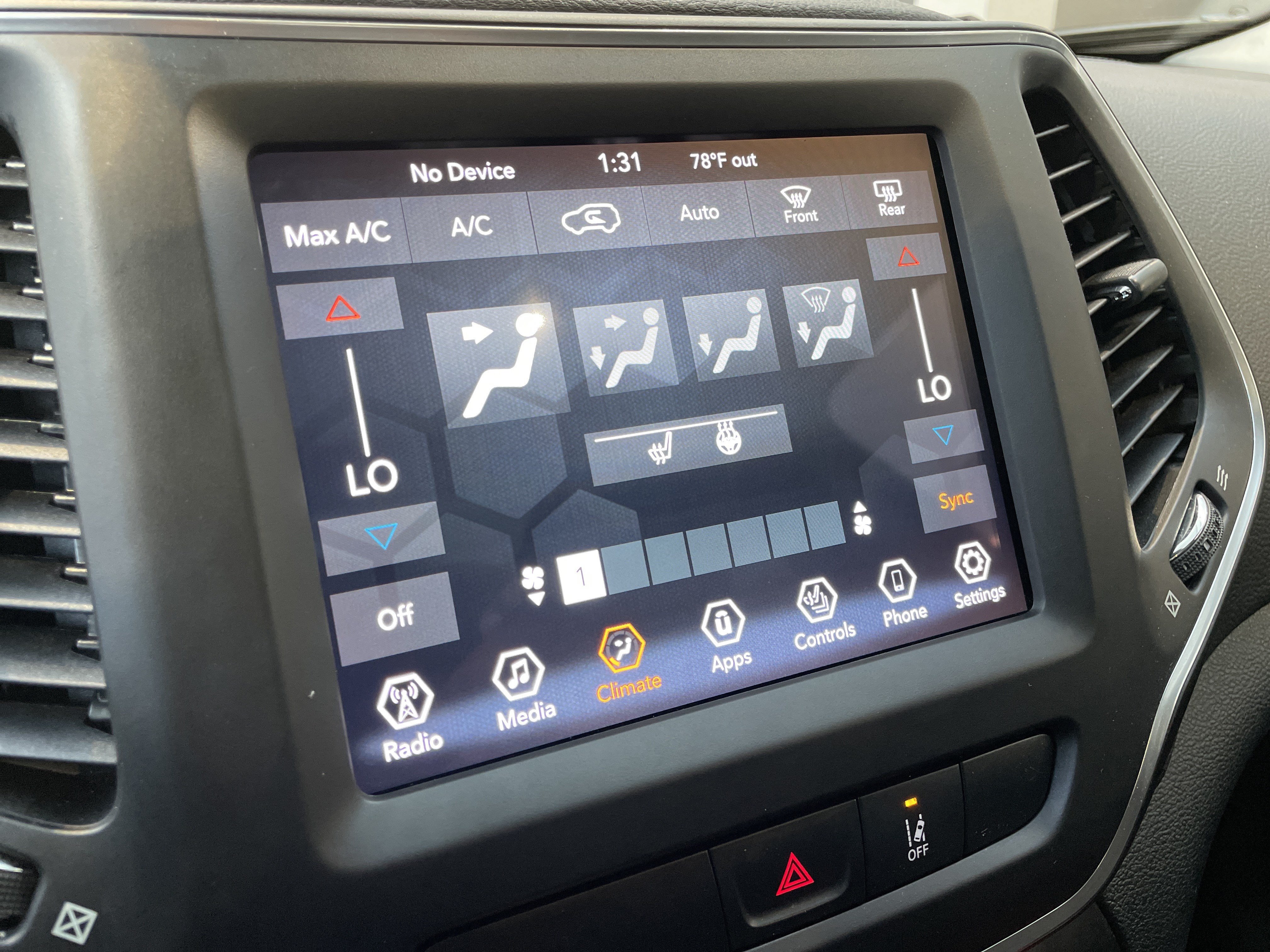 Used 2022 Jeep Cherokee Latitude Lux w/ Sun & Sound Group FWD image 27
