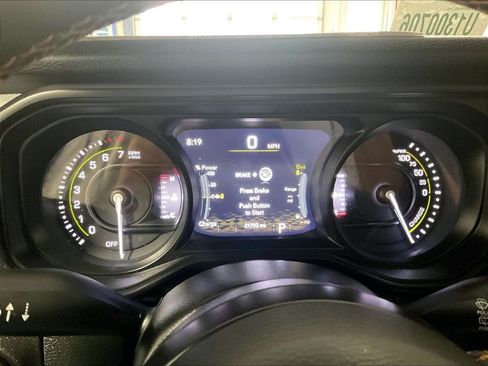 Used 2024 Jeep Wrangler Unlimited w/ Convenience Group AWD/4WD image 24