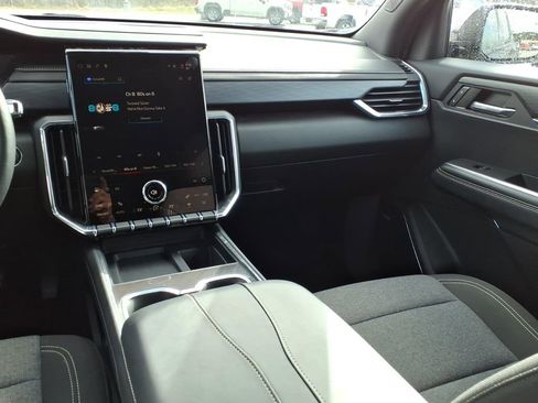 Used 2025 GMC Acadia Elevation image 9