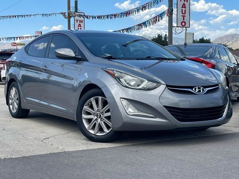 Used 2014 Hyundai Elantra SE w/ Option Group 02 FWD image 3