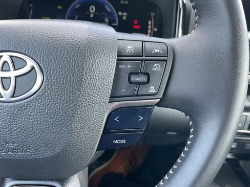 Used 2025 Toyota Camry SE image 20