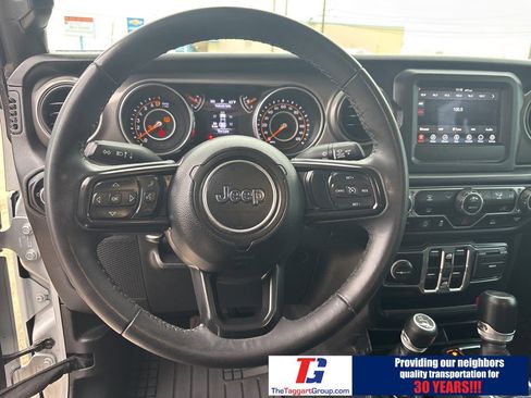 Used 2023 Jeep Gladiator Sport image 14