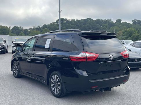 Used 2018 Toyota Sienna XLE w/ XLE Navigation Package AWD/4WD image 5