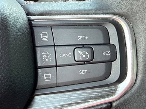 Used 2024 Jeep Wagoneer L Series II RWD image 28