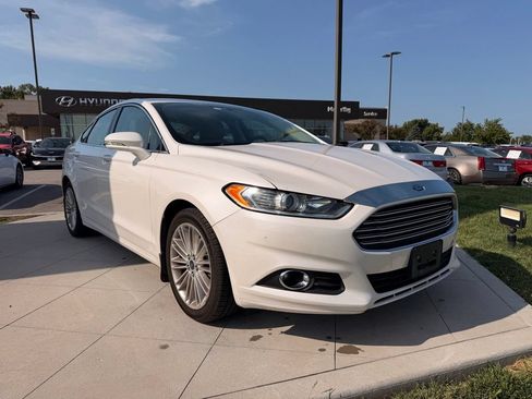 Used 2016 Ford Fusion SE w/ Equipment Group 202A FWD image 11