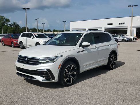 Certified 2024 Volkswagen Tiguan SEL R-Line AWD/4WD image 9