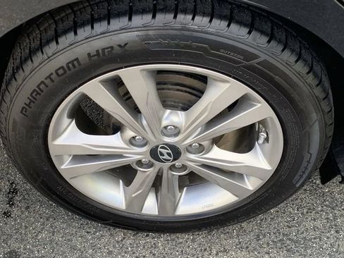 Used 2017 Hyundai Elantra SE FWD image 30