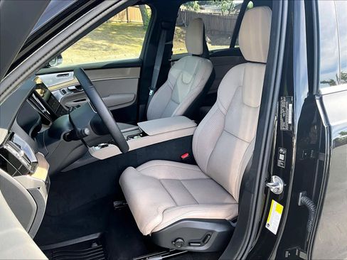 Used 2026 Volvo XC90 T8 Ultra w/ Lounge Package image 28