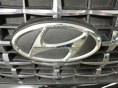 Used 2026 Hyundai Venue SEL FWD image 8