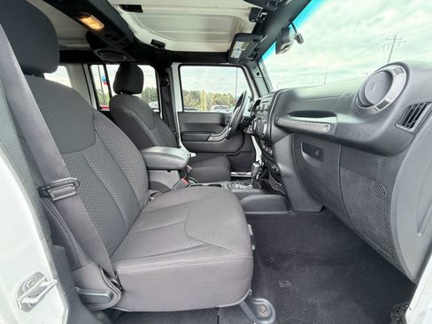 Used 2013 Jeep Wrangler Unlimited Sport image 21
