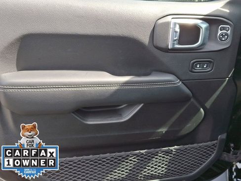 Used 2021 Jeep Wrangler Unlimited Sahara AWD/4WD image 13