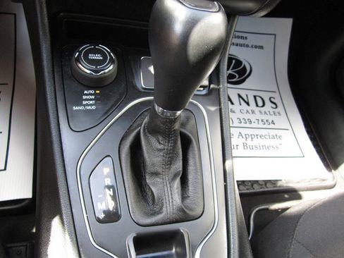 Used 2021 Jeep Cherokee Sport w/ Popular Appearance Group AWD/4WD image 21