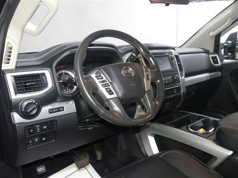 Used 2018 Nissan Titan PRO-4X AWD/4WD image 22