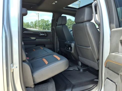 Used 2024 GMC Sierra 1500 AT4 w/ Technology Package AWD/4WD image 14