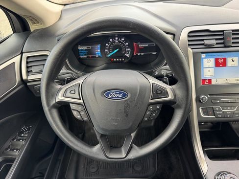 Used 2018 Ford Fusion SE w/ Fusion SE Technology Package image 8