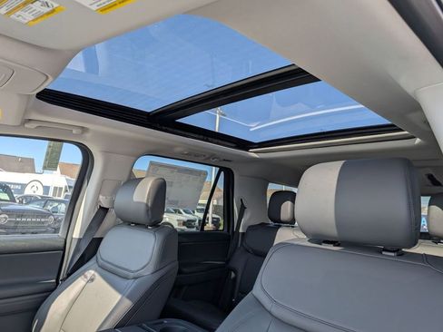 New 2026 Ford Expedition Active image 4