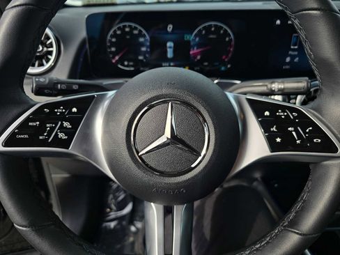 Used 2025 Mercedes-Benz GLB 250 GLB 250 image 24