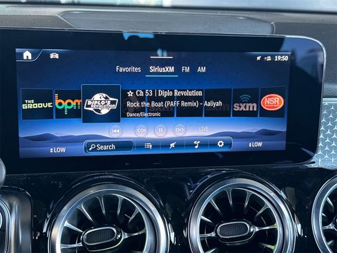 New 2025 Mercedes-Benz GLB 250 4MATIC image 19