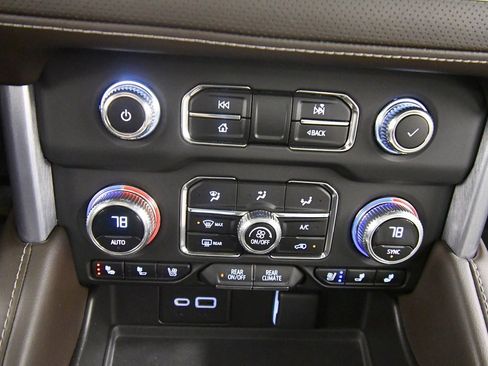 Used 2023 GMC Yukon SLT image 26