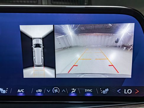 Used 2025 Chevrolet Suburban Z71 w/ Comfort Package image 19