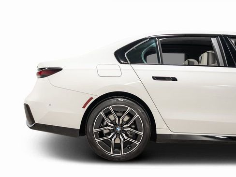 Used 2023 BMW 740i w/ Luxury Rear Seating Package image 26