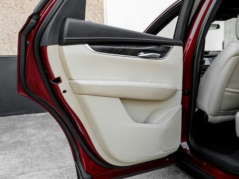 Used 2018 Cadillac XT5 FWD image 51