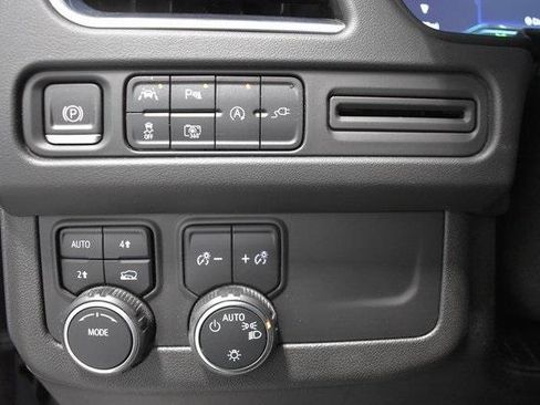 Used 2022 Chevrolet Suburban RST w/ Luxury Package image 20