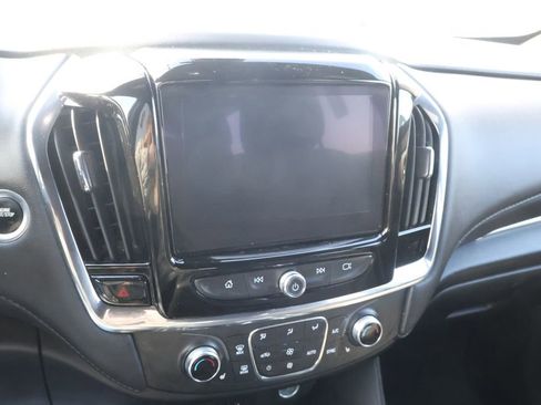 Used 2023 Chevrolet Traverse LT image 21