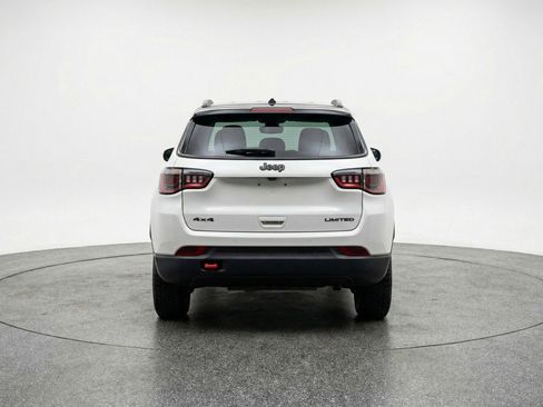 Used 2025 Jeep Compass Trailhawk image 7