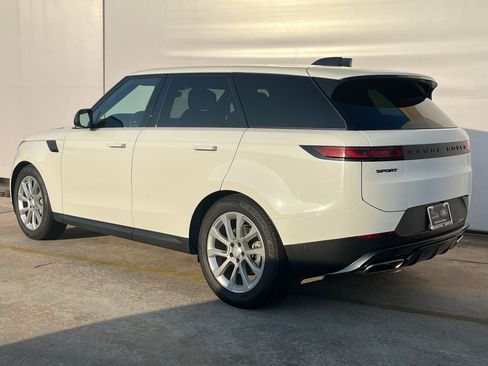 Used 2025 Land Rover Range Rover Sport SE image 3