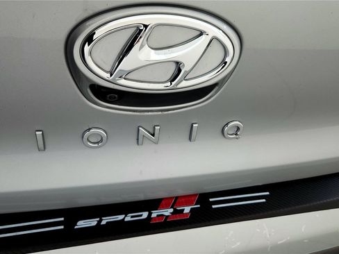 Used 2020 Hyundai Ioniq SEL image 13