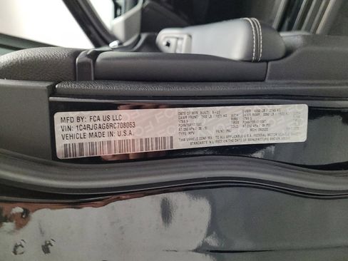 Used 2024 Jeep Grand Cherokee Laredo RWD image 33