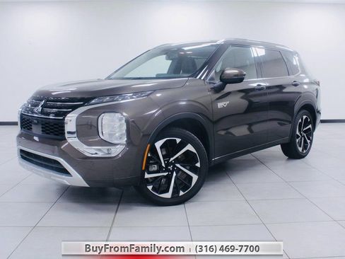 Used 2024 Mitsubishi Outlander SEL image 1