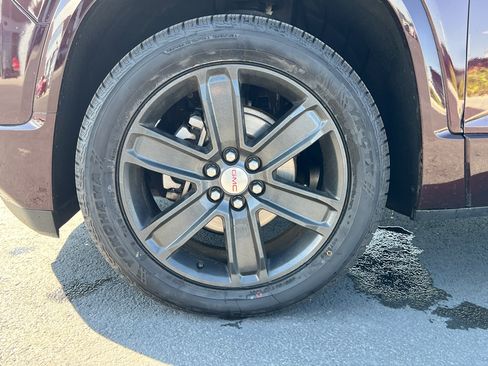 Used 2017 GMC Acadia Denali w/ Technology Package AWD/4WD image 12