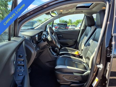 Used 2018 Chevrolet Trax Premier w/ Midnight Edition AWD/4WD image 19
