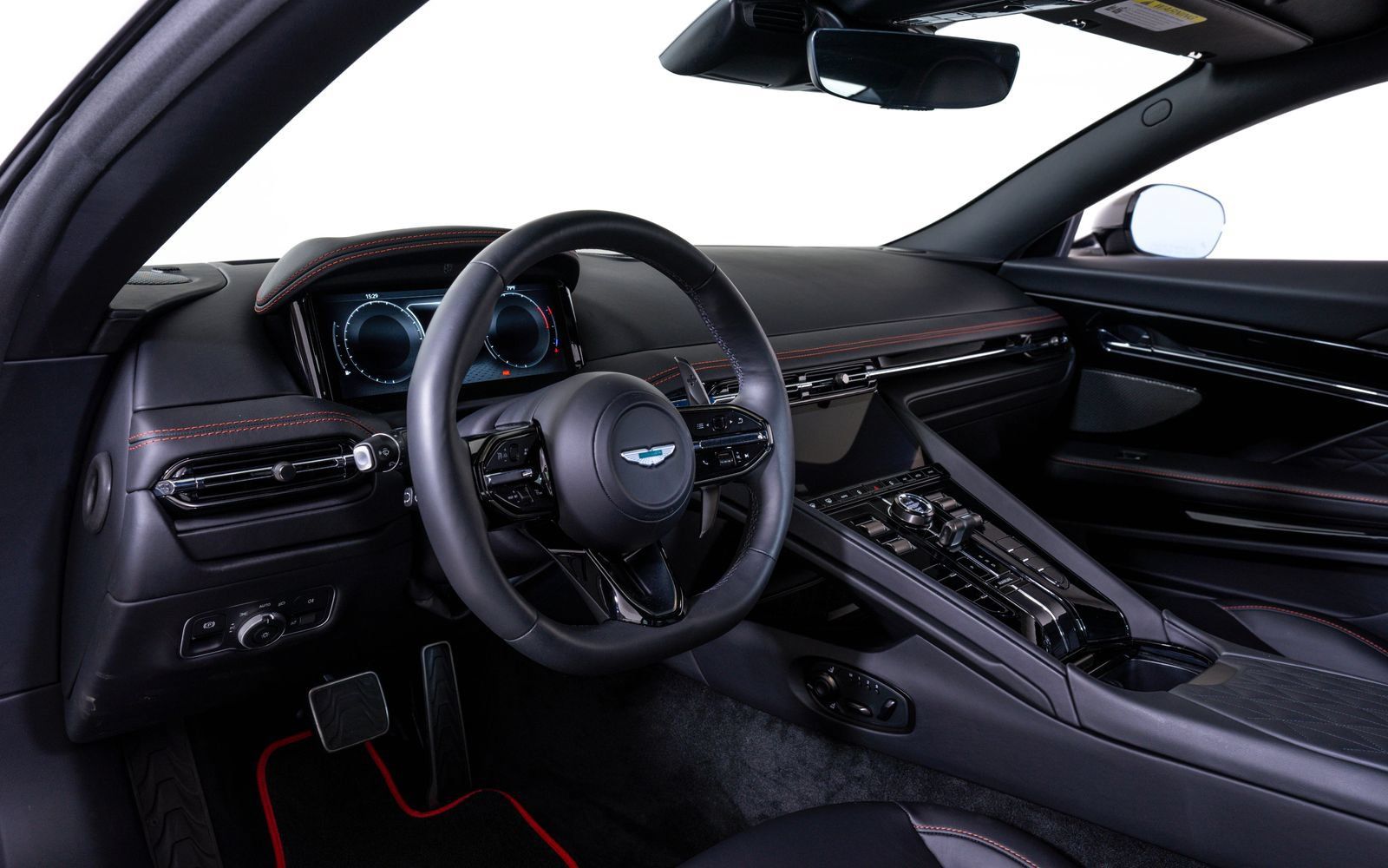 Used 2025 Aston Martin DB12 Coupe RWD image 20